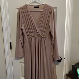To the floor brides maid dress or mother will f the bride